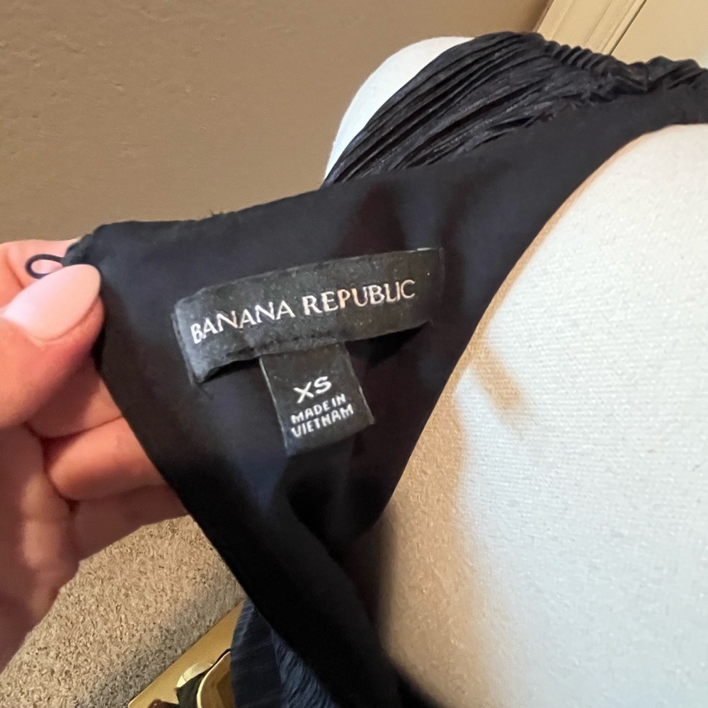 Banana Republic Black Textured Tank Top - Picture 4 of 4